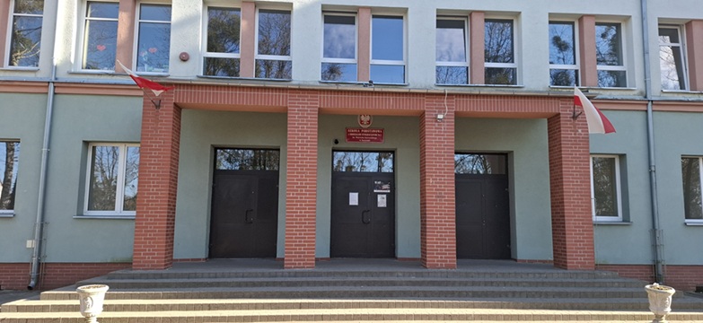 Wejście do szkoły SP nr 2