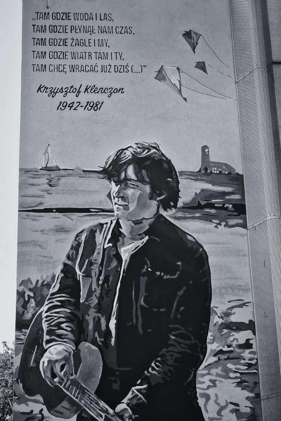mural krzysztofa klenczona czarnobiały 